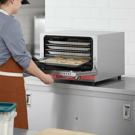 AVANTCO CO-16 Half Size Countertop Convection Oven 1.5 Cu. Ft. - 120V 1600W 177CO16